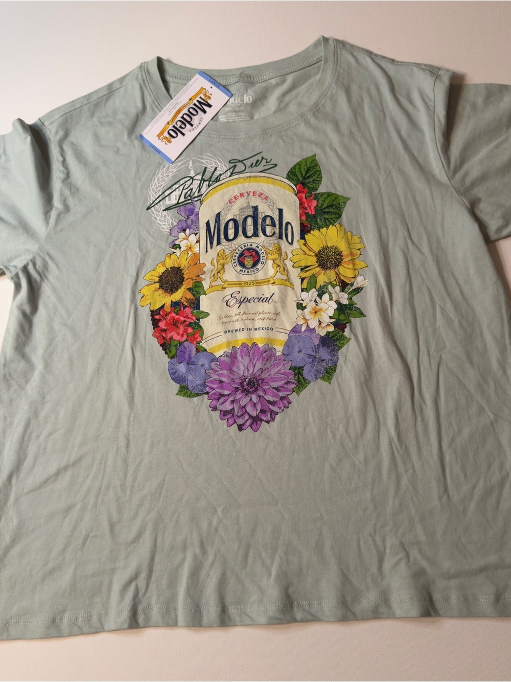 NWT Women's Modelo Floral Logo Tee in Sage Green Size Large (D2)